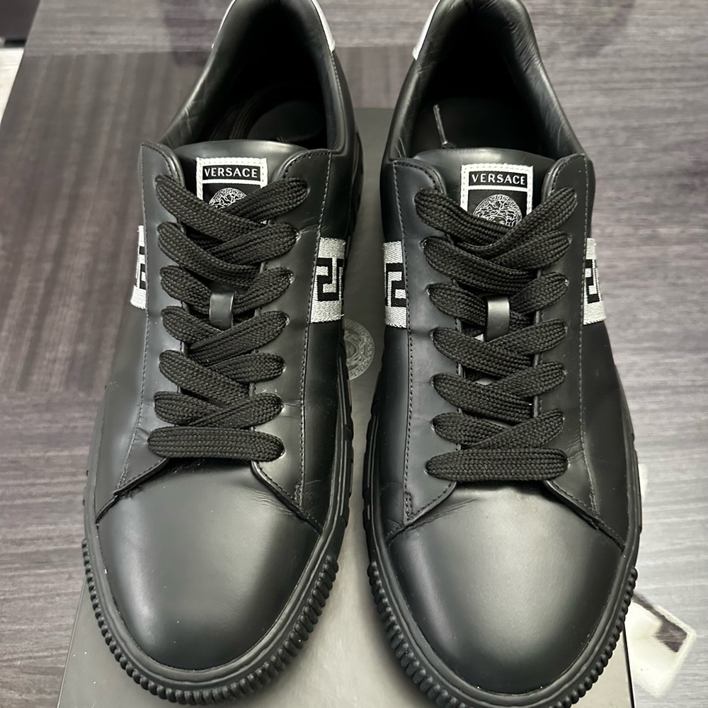Versace Greca Sneaker 'Black size 44 . Size 11 shoes sneakers in box - Picture 6 of 12